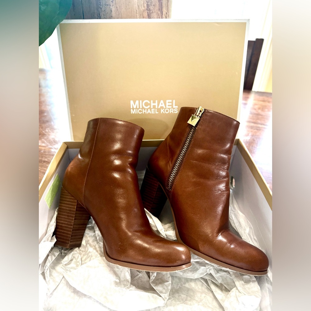 MICHAEL KORS MARGARET ANKLE BOOTIE
